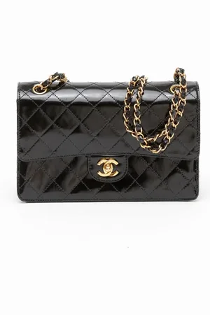 CHANEL Classic Medium Single Flap Bag