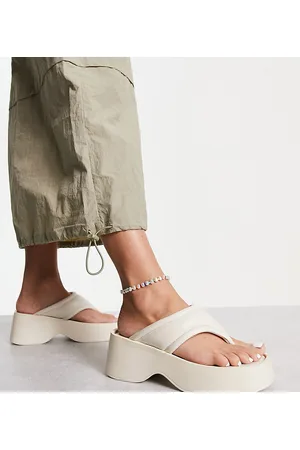 London Rebel Flatform toe thong sandals in cream