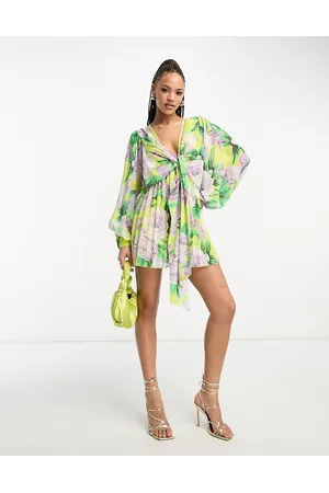 ASOS Naiset Haalarit - Tie front batwing pleated playsuit in floral
