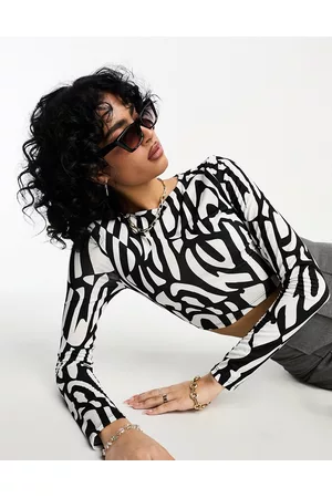 NA-KD Naiset Crop - X Maddy Nigmatullin co-ord cut out top in & white abstract print