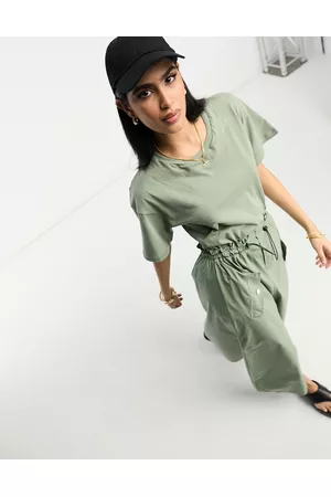 ASOS Naiset Midihameet - 2 in 1 t-shirt with midi cargo skirt and contrast stitch in khaki