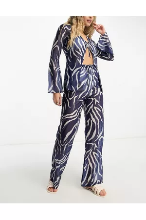 4th & Reckless Naiset Setit - Sorrel sheer tie front trouser co-ord in navy zebra print