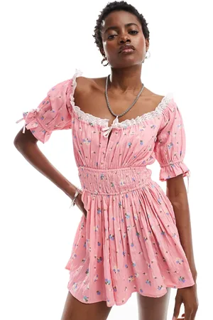 Daisy Street Lyserødt smock-playsuit med småprint og bindedetaljer i vintagestil