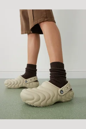 Crocs Unisex - Classic - og forede clogs med puffet design-Neutral