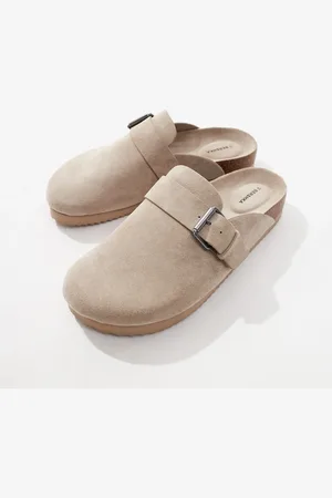 Bershka Sandfarvede clogs med spænde