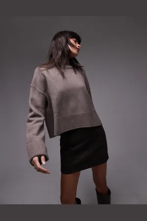 ARKET Ribstrikket og mørkbeige uldsweater med ståkrave, nakkeslids og opsmøgede ærmekanter-Neutral