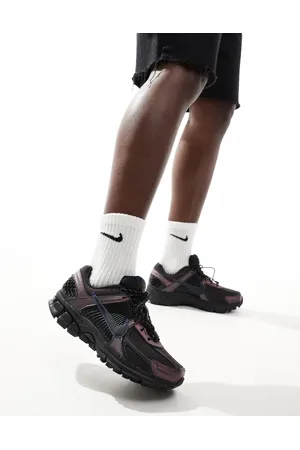 Nike Zoom Vomero 5 - Unisex - Sneakers i mørk -Rød