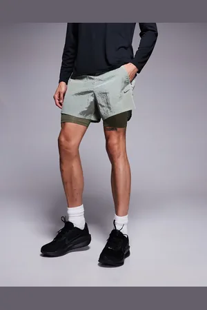 Nike Run Division Stride - Lysegrønne 2-i-1-shorts i 5-tommerslængde