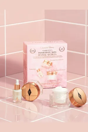 Charlotte Tilbury Immediate Skin Revival Secrets Set - Værdi 130 £, spar 30,8 %)