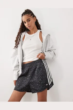 adidas Sprintershorts i sort satin med leopardprint