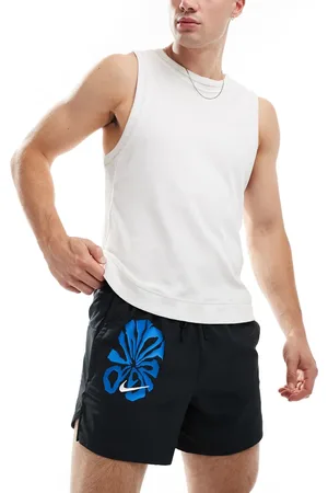Nike Energy Stride - Sorte 5-tommers shorts med grafisk print