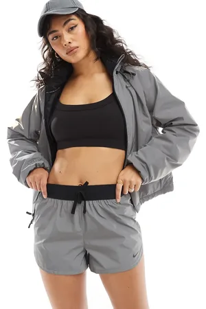 Nike Run Division - Sølvfarvede og reflekterende 3-tommers shorts