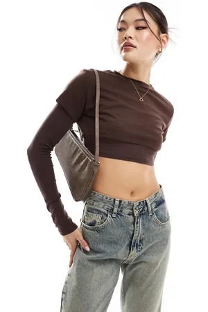 Edikted Vick - Cropped, lagdelt T-shirt i chokoladebrun