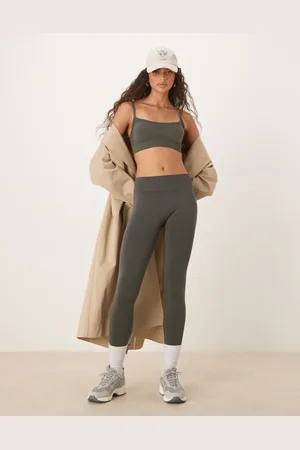 Tala Mørke olivengrønne og sømløse leggings med formgivende effekt og scrunch-design