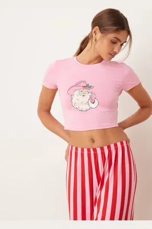 Urban Threads Lyserød- og rødstribet pyjamassæt i julestil med "Cowboy Santa"-print i polyester bestående af kortærmet T-shirt og bukser