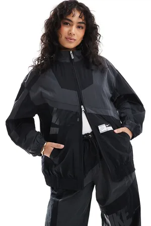 Nike Street - og grå vævet jakke