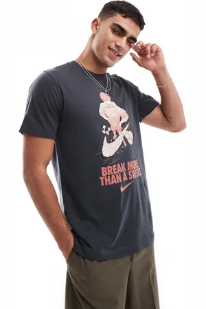 Nike Grå T-shirt med "Break More Than A Sweat"-grafik
