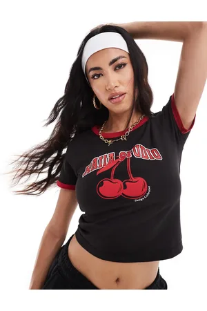 Kaiia Cropped baby-t-shirt i med kantbånd i kontrast og kirsebærmotiv