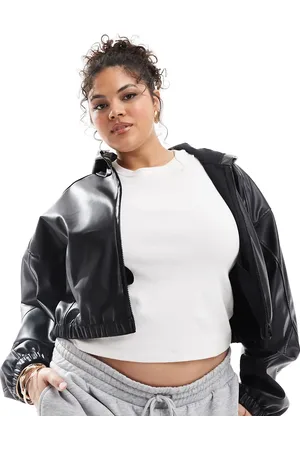 ASOS ASOS DESIGN Curve - Sort og cropped hættetrøje i PU med lynlås