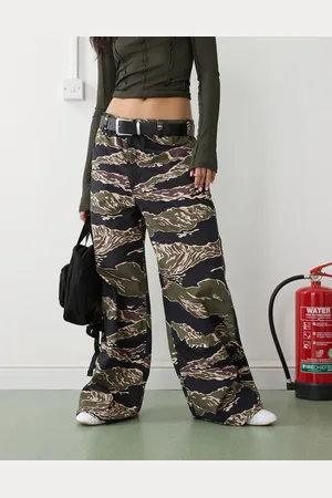 COLLUSION Skaterbukser med camouflage-print