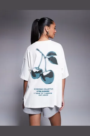 ASOS Weekend Collective - Ecrufarvet og oversized T-shirt med blå kirsebærgrafik-Multifarvet