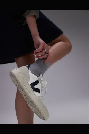 Veja V-10 - Hvide og havblå sneakers i ruskind og mesh