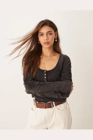Free People Vasket henley-top med rynkede ærmer i pointelle-strik
