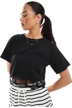 Miss Selfridge T-shirt med korte ærmer og blondedetalje