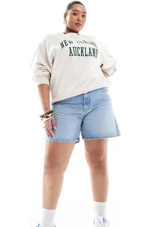 ASOS ASOS DESIGN Curve - Blå dad-shorts i mellemvasket denim