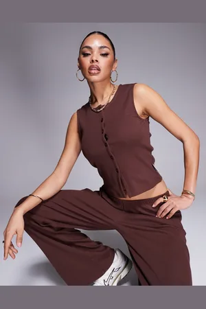 ASOS Weekend Collective - Ærmeløs chokoladebrun top i ribstrik med knapper - Del af sæt