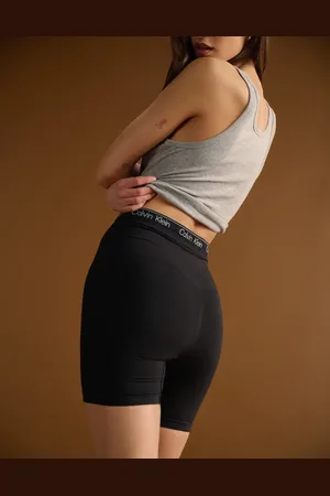 Calvin Klein Shapewear - Sorte og højtaljede shorts med sømløst design
