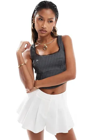 New Look Grå croptop med blondekant og striber