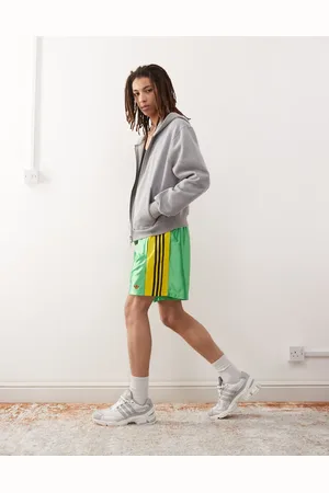 adidas Grønne shorts i bokserstil med gult sidepanel