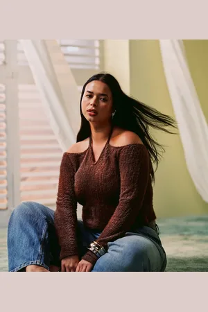 ASOS Curve - Plysset chokoladebrun halterneck-top med offshoulder-snit og lange ærmer