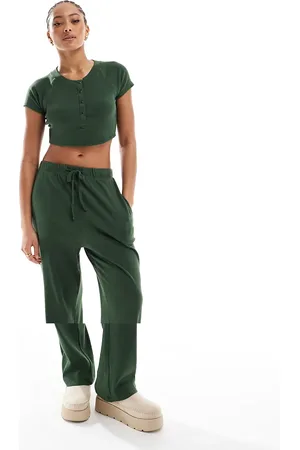 Brave Soul Kakigrønt lounge-sæt med cropped T-shirt og bukser med vide ben i ribstrik