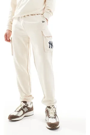 New Era NY Yankees - Cremehvide cargo-joggingbukser med lommedetalje
