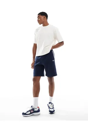 Hollister Løstsiddende shorts med college-logo og sidestribe