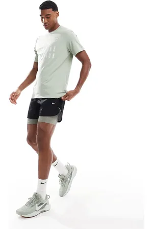 Nike Run Division Stride - Sorte 2-i-1-shorts i 5-tommer-længde