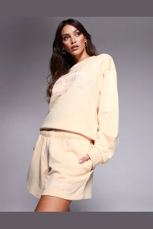 ASOS Weekend Collective - Lysegule shorts med broderet logo - Del af sæt