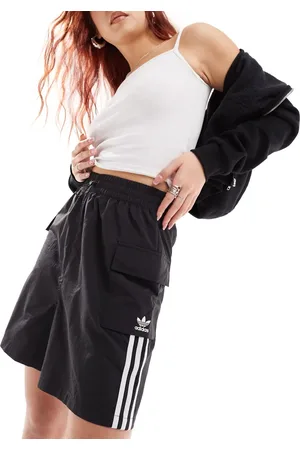 adidas Tre-stribede cargoshorts i