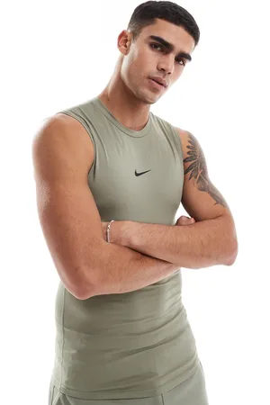 Nike Dri-FIT - Kakigrøn og tætsiddende overdel