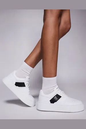 Armani Exchange Hvide sneakers med sort logo