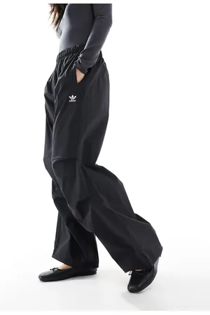 adidas Essentials - Sorte faldskærmsbukser i ripstop