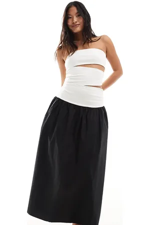 4th & Reckless Bandeau-maxikjole med sænket talje og udskæringer i sort og hvid - Kun hos ASOS-Multifarvet