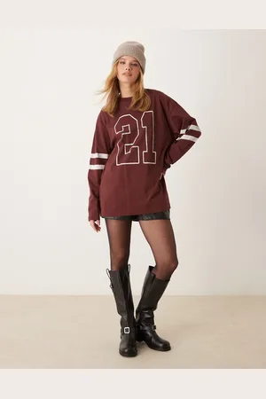 Miss Selfridge Chokoladebrun T-shirt med lange ærmer og college-grafik