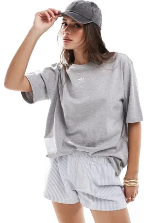 adidas Essentials - Grå t-shirt med boyfriend-pasform