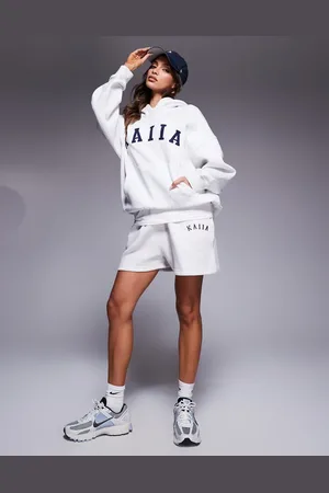 Kaiia Meleret lysegrå sweat-shorts med broderet logo - Del af sæt