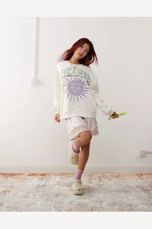Monki Oversized og hvid sweatshirt med 