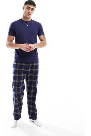 New Look Marineblåt vævet pyjamassæt med T-shirt og bukser med tern
