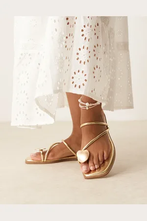 Glamorous Guldfarvede og flade sandaler med tårem